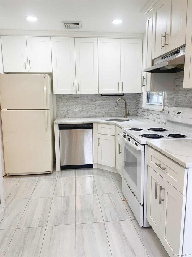 Building Photo - 25 Margaret Dr