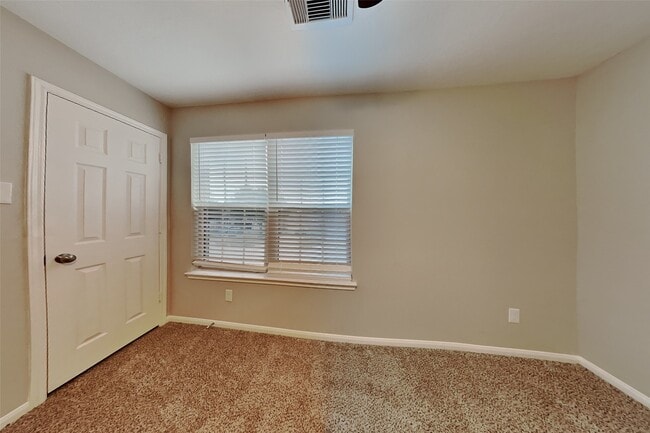 Building Photo - 20750 Pine Rain Ct