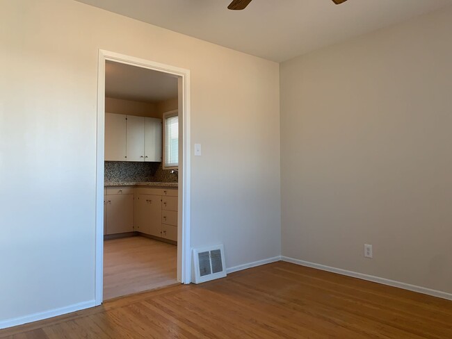 Building Photo - Newly Refinished 2 Bed, 1 Bath + Bonus Roo...