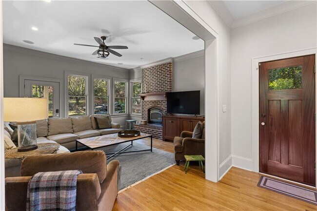 Building Photo - 979 Springdale Rd NE