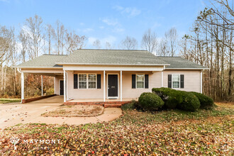 Building Photo - Delightful 3 Bedroom