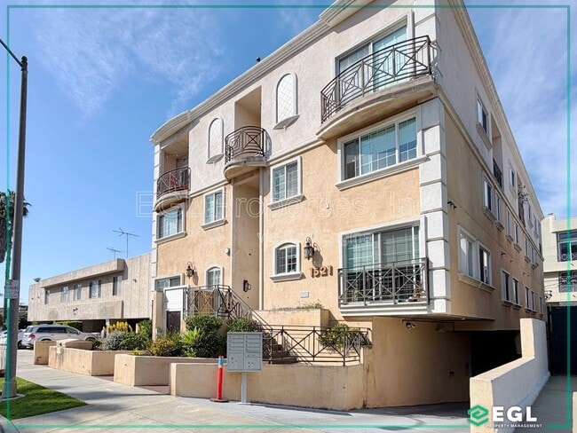 Building Photo - 1521 S Hayworth Ave