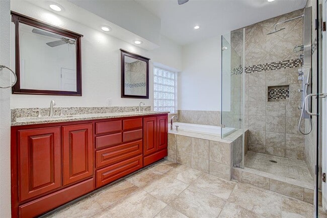 Building Photo - 6005 Sierra Leon