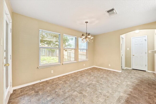 Building Photo - Spacious 4 Bedroom Home in Prime Medical Center Location