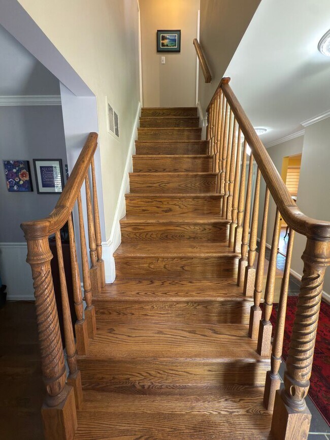 Building Photo - Spacious 3-Bedroom, 3.5 Bath Garage Home I...