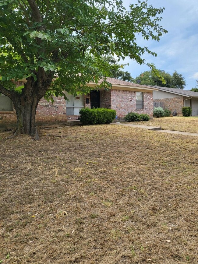 Building Photo - 1551 Pamela Ln