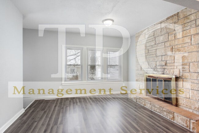 Building Photo - Newly Renovated Unit in Independence MO!