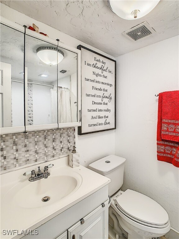 Building Photo - 4625 Bayshore Dr