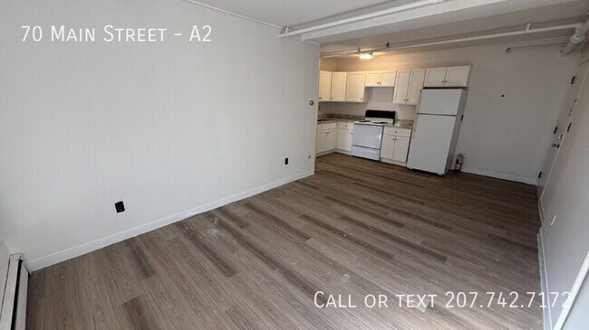 Building Photo - 70 Main St