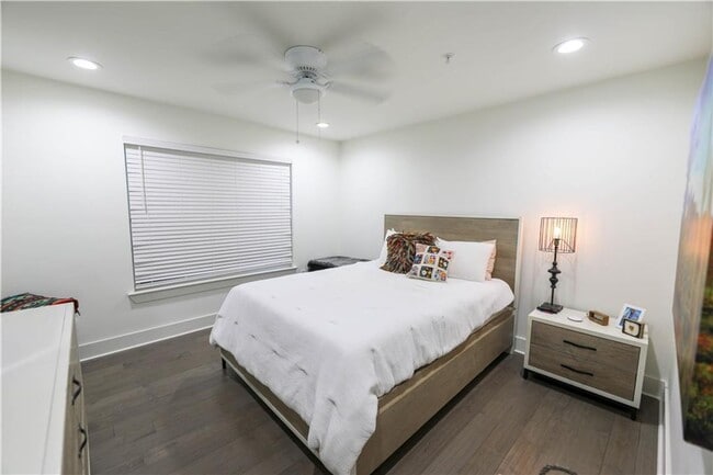 Building Photo - 8 Bedrooms 8 Baths Pre-leasing Now for 202...