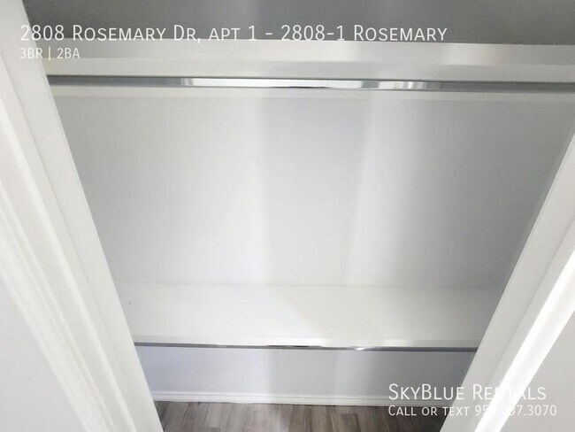 Building Photo - 2808 Rosemary Dr