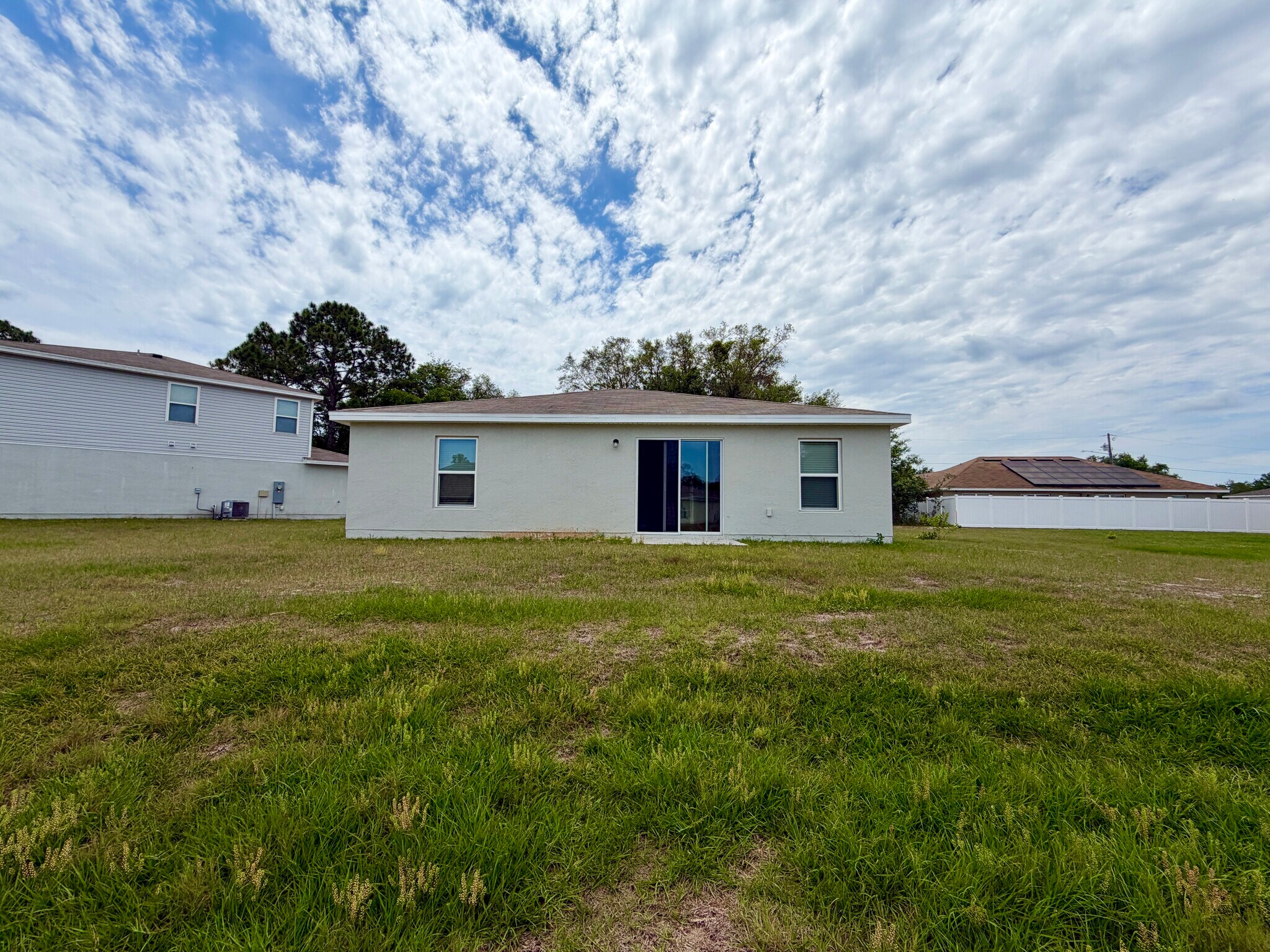Building Photo - 687 Gila Dr