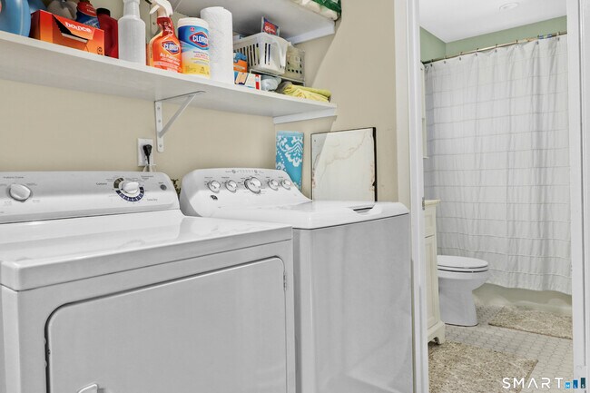 Building Photo - 14 1/2 Fairview Ave