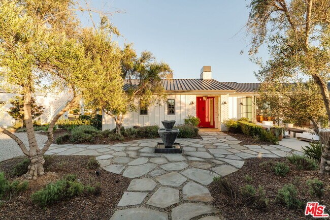 Building Photo - 5770 Busch Dr