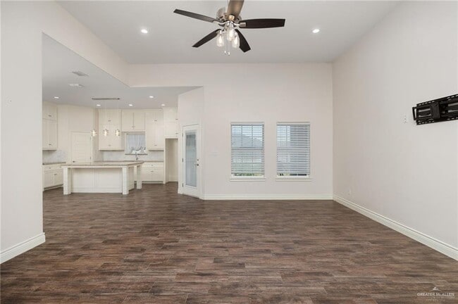 Building Photo - 14 E St