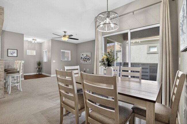 Building Photo - 7401 W Arrowhead Clubhouse Dr