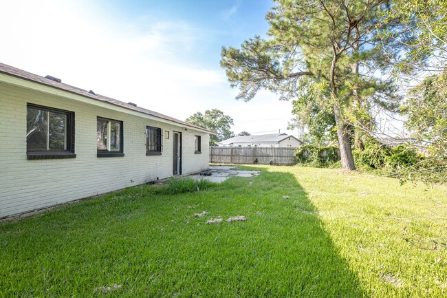 Building Photo - Cute 3 Bedroom Rental