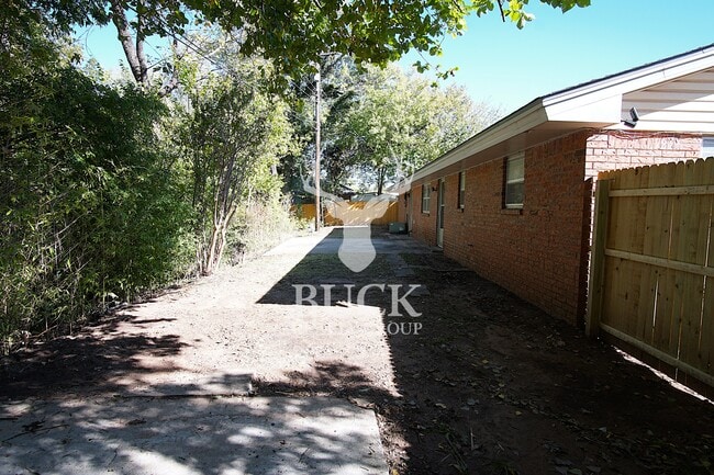 Building Photo - 505 Turtle Creek Dr