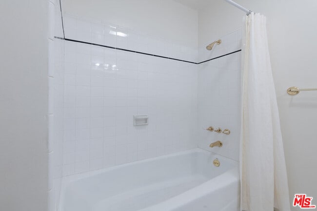 Building Photo - 4948 Petit Ave