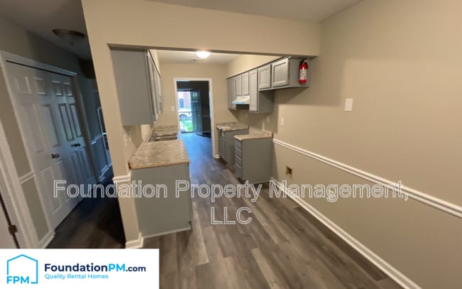 Building Photo - 5574 Blossom Ln