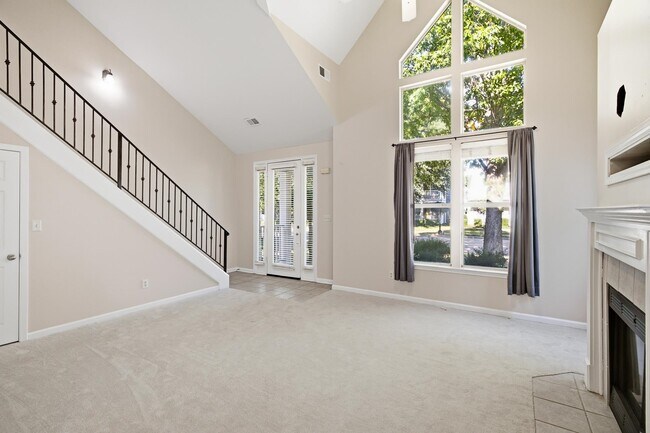 Building Photo - 1277 Island Pl E
