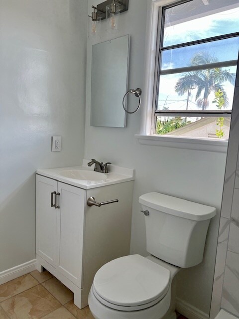 Building Photo - 3836 1/2 Westwood Blvd