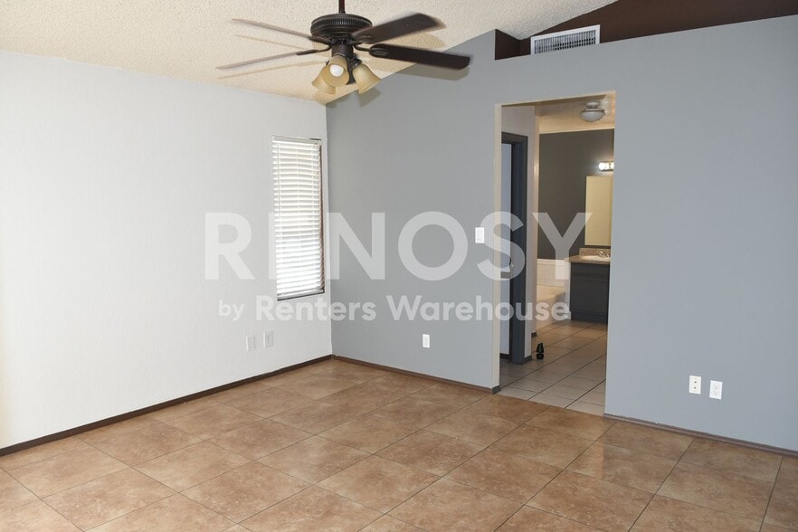 Building Photo - 3049 E Siesta Ln