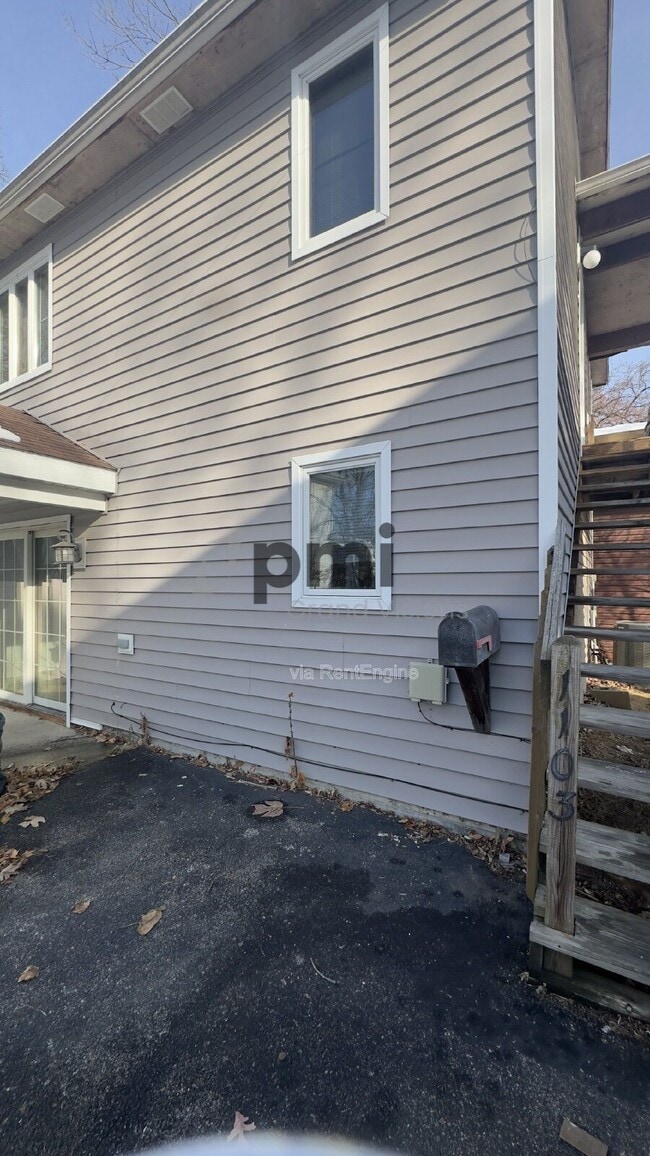 Building Photo - 1103 6th St