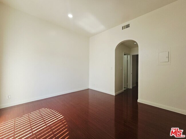 Building Photo - 801 Lorraine Blvd