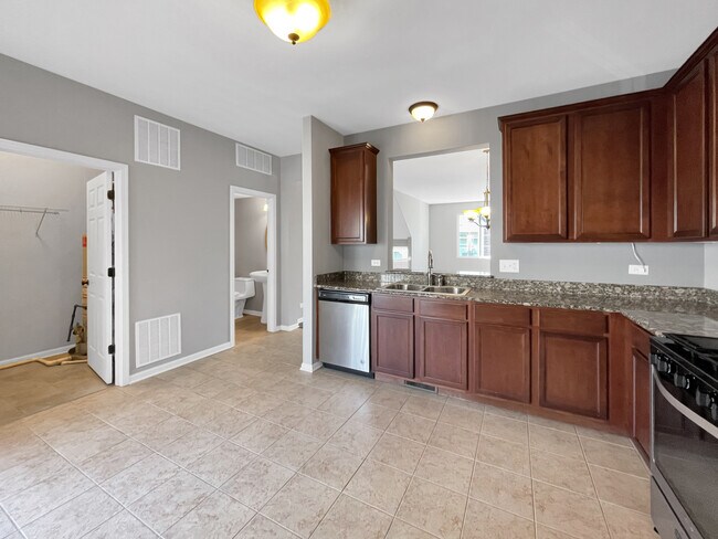 Building Photo - 3414 Cameron Dr