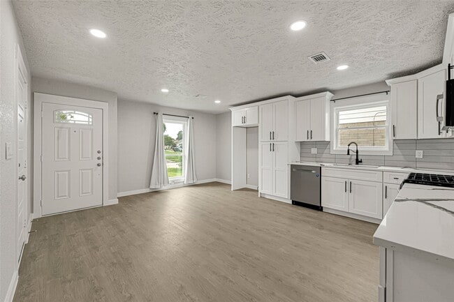 Building Photo - 15322 Bedford Glen Dr