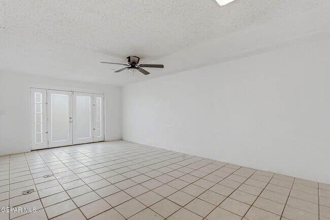 Building Photo - 2515 Arizona Ave