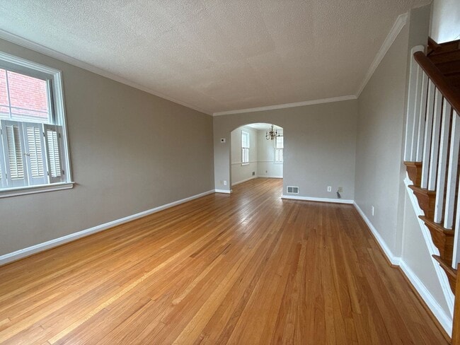 Building Photo - Three Bedroom 1 Bath house in Baltimore