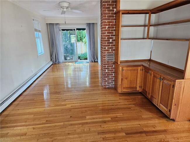 Building Photo - 10 Cherry St