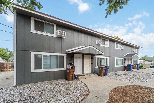 Building Photo - 2015-2015 E Desmet Ave