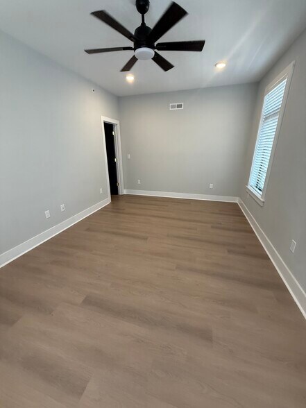 Building Photo - 7521 Ridge Ave