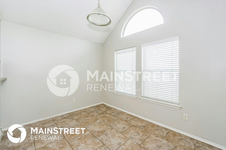 Building Photo - 8440 Cloverglen Ln