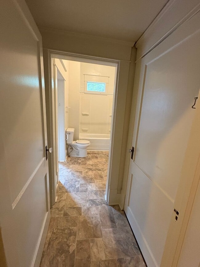 Building Photo - Spacious 3 Bedroom 2 Bath Trinity Park Hou...