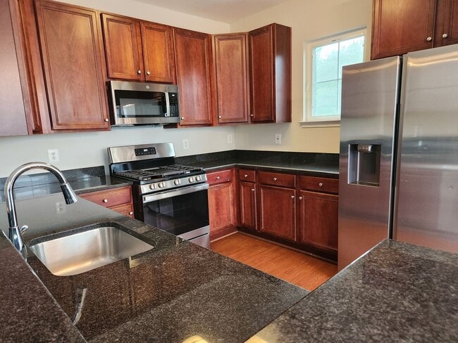 Building Photo - Bright Two Bedroom Condo