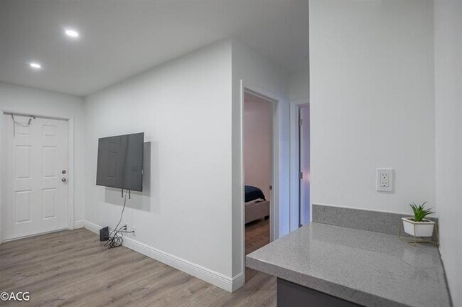 Building Photo - 19 NE 16th St