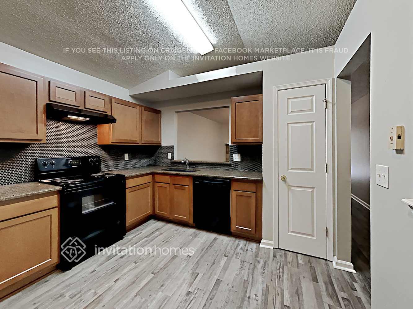 Building Photo - 2999 Mikris Dr E