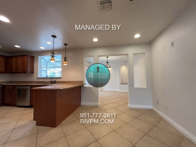 Building Photo - Charming 3-Bedroom Pool Home for Rent in R...