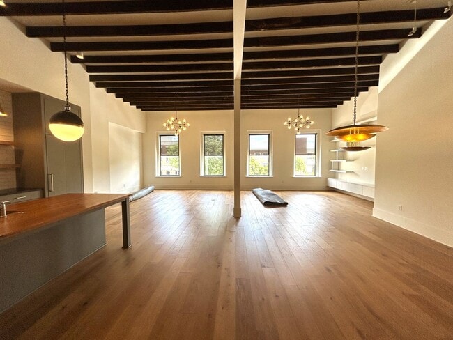 Building Photo - 524 Mulberry St