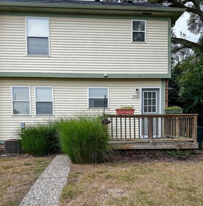 Building Photo - Townhome Condominium