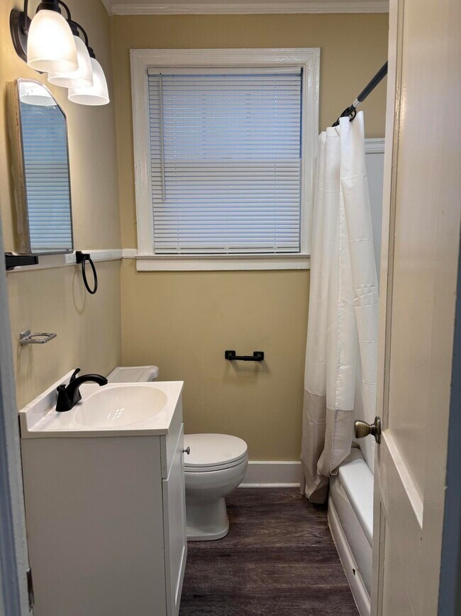 Building Photo - 901 Miller Rd