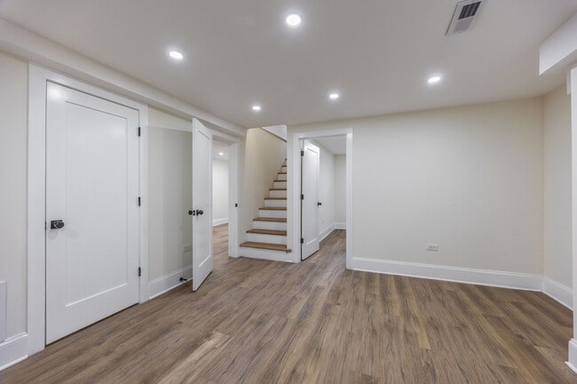 Building Photo - 4638 N Hamilton Ave