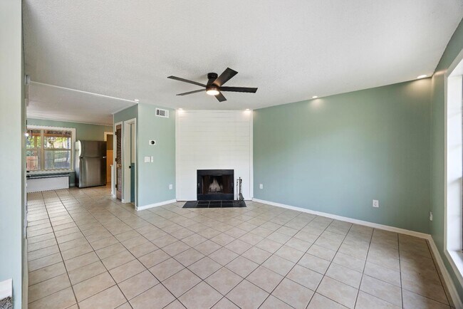 Building Photo - 1016 Monticello Dr