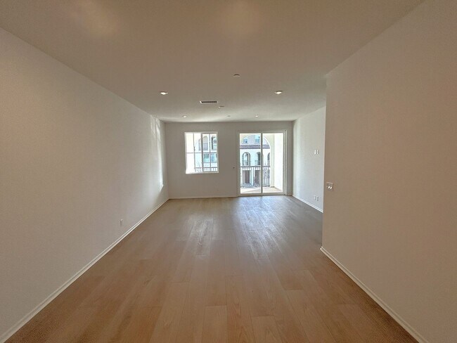 Building Photo - Milk Thistle Ln  Chino, 91708  (4 Bed, 4 Bath)