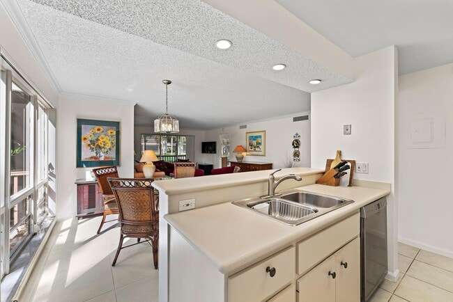 Building Photo - 527 Brackenwood Pl