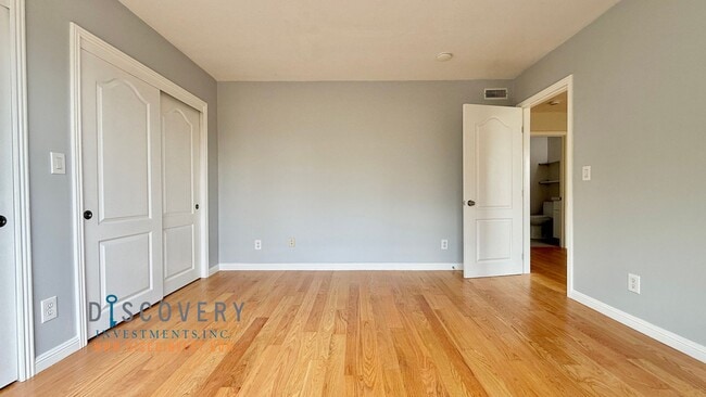 Building Photo - 4 Bedroom Mid-Century Oakmore Home With Views of Bay